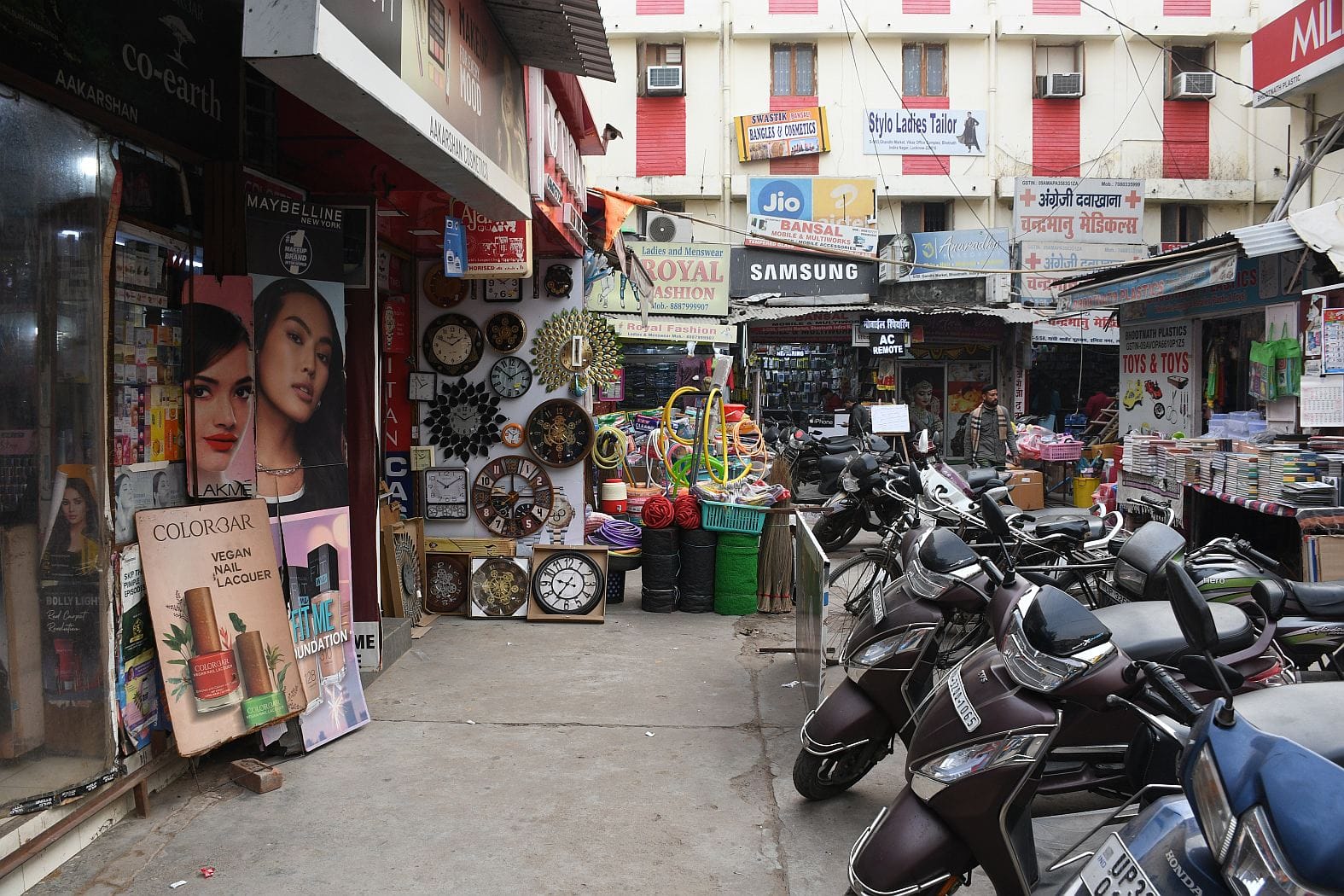 भूतनाथ बाजार में अतिक्रमण।