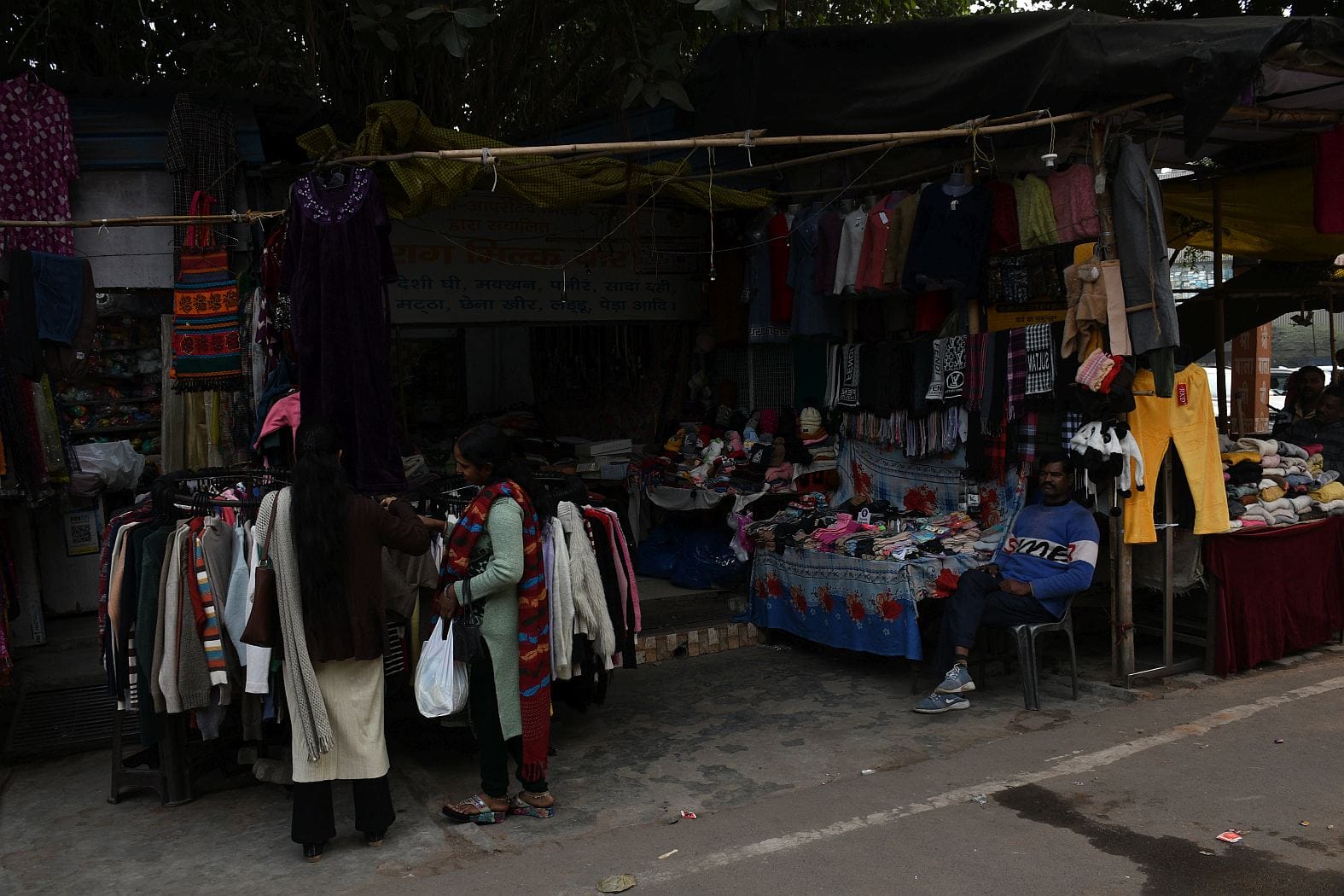 भूतनाथ बाजार में अतिक्रमण।