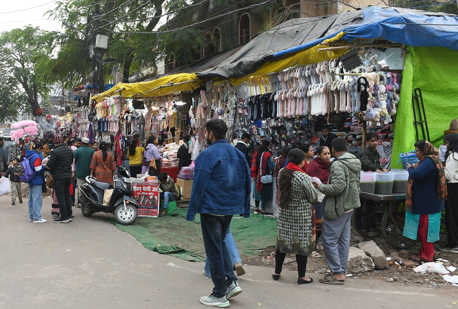भूतनाथ बाजार में अतिक्रमण।