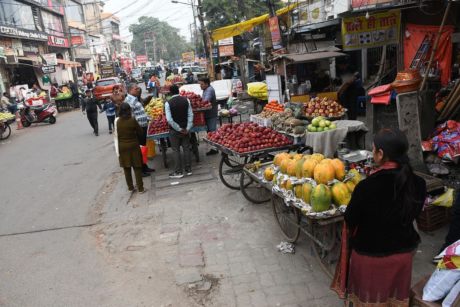 भूतनाथ बाजार में अतिक्रमण।