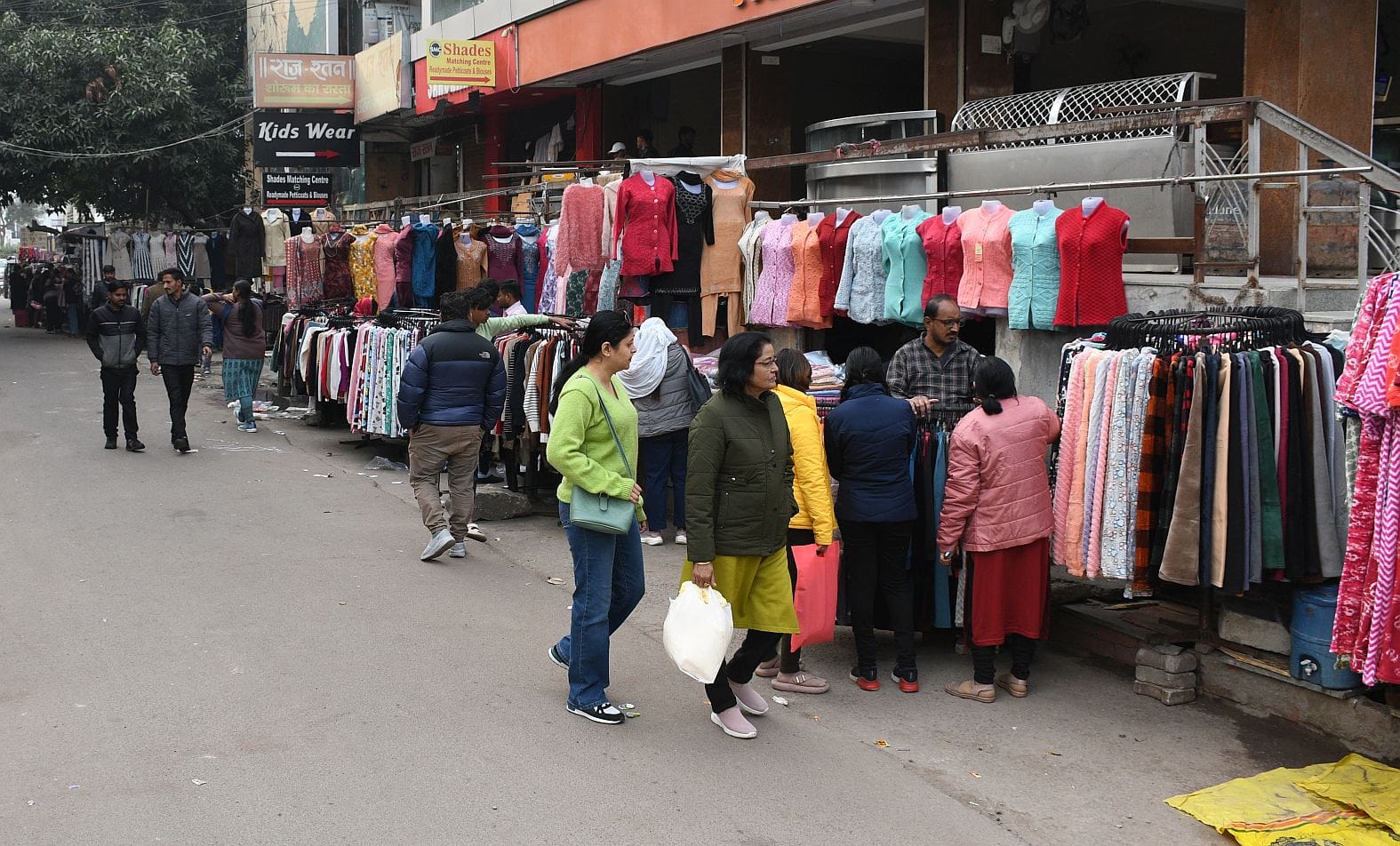 भूतनाथ बाजार में अतिक्रमण।