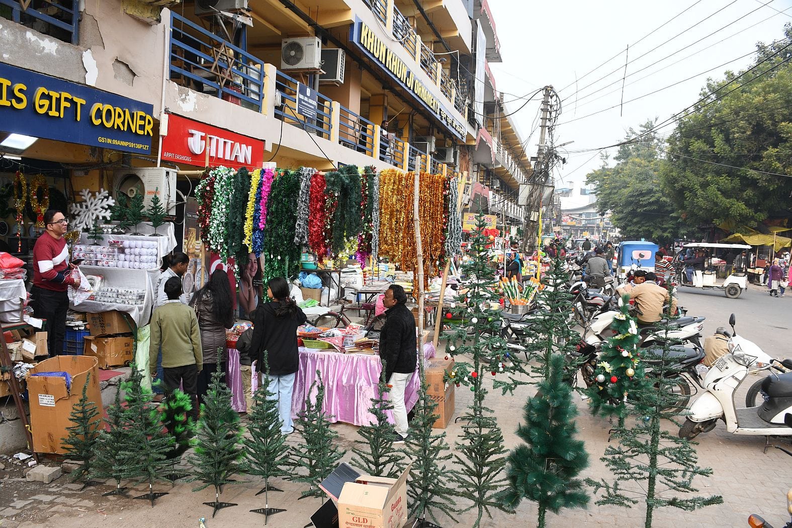 भूतनाथ बाजार में अतिक्रमण।