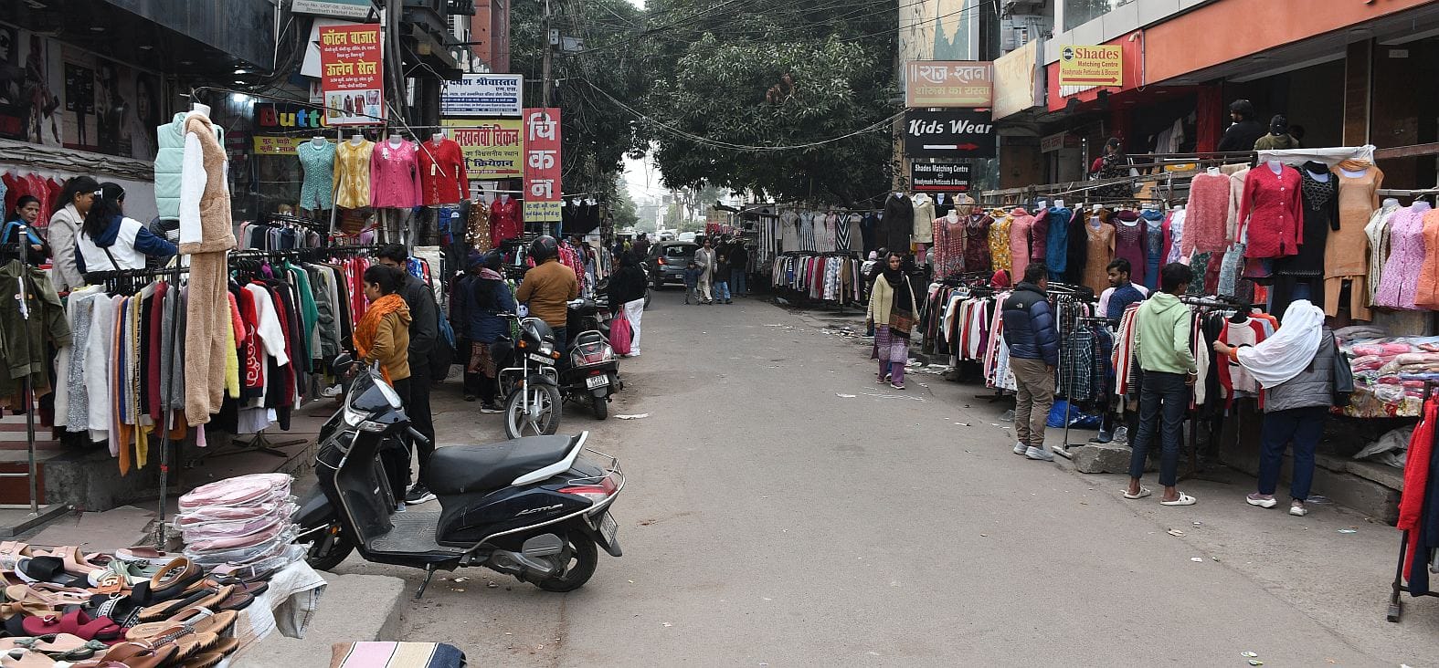 भूतनाथ बाजार में अतिक्रमण।