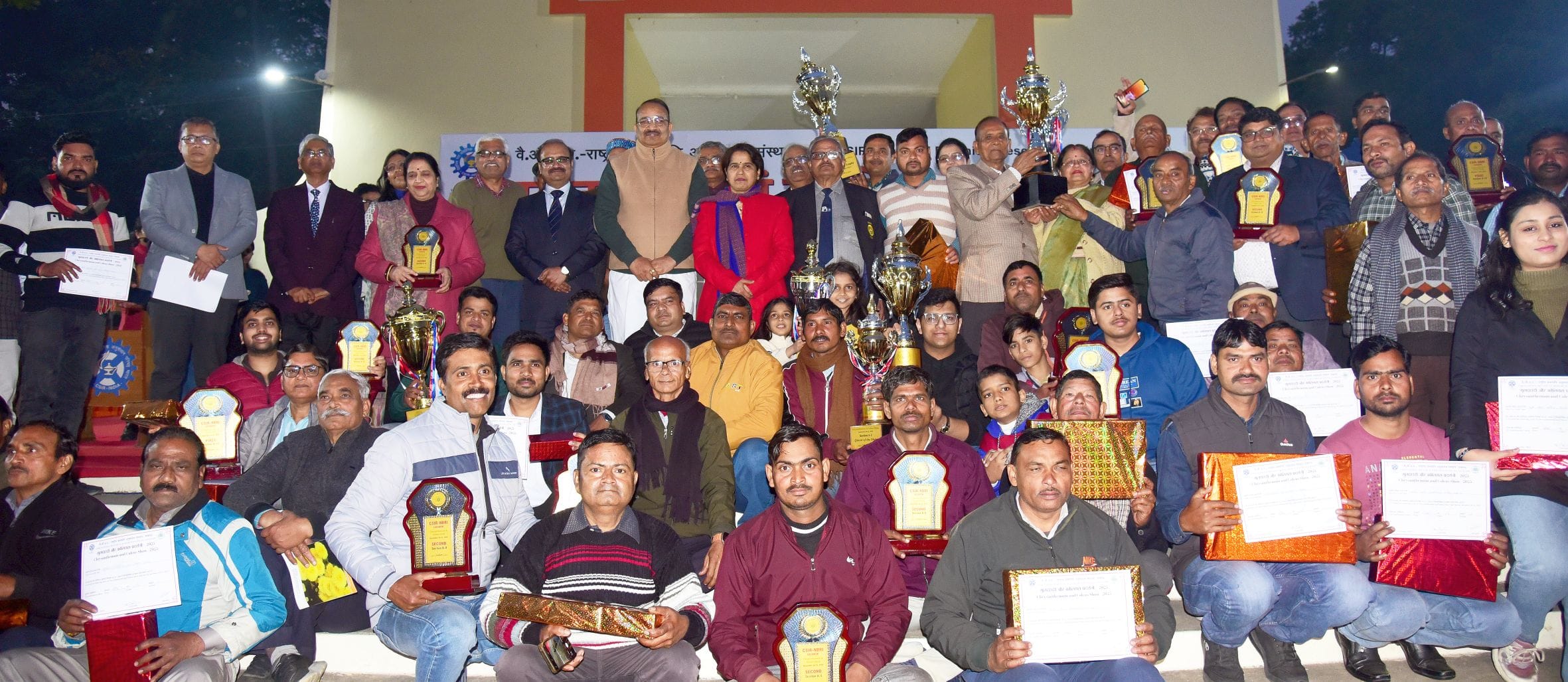गुलदाउदी व कोलियस पुष्प प्रदर्शनी–2025 रविवार शाम खुशबू, सुकून और अनगिनत यादों को समेटे विदा हो गुलदाउदी व कोलियस पुष्प प्रदर्शनी–2025 रविवार शाम खुशबू, सुकून और अनगिनत यादों को समेटे विदा हो