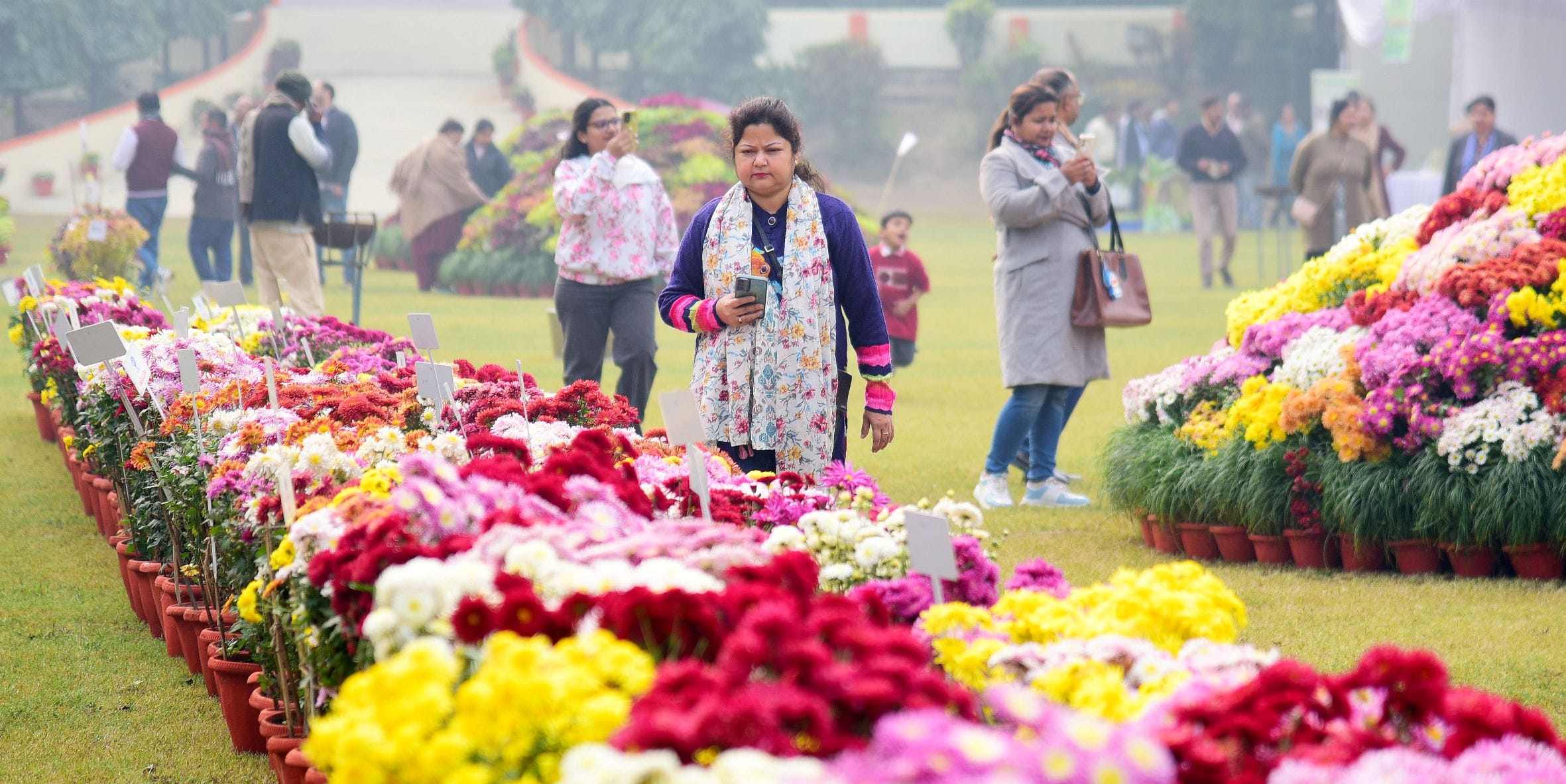 गुलदाउदी व कोलियस पुष्प प्रदर्शनी–2025 रविवार शाम खुशबू, सुकून और अनगिनत यादों को समेटे विदा हो गुलदाउदी व कोलियस पुष्प प्रदर्शनी–2025 रविवार शाम खुशबू, सुकून और अनगिनत यादों को समेटे विदा हो