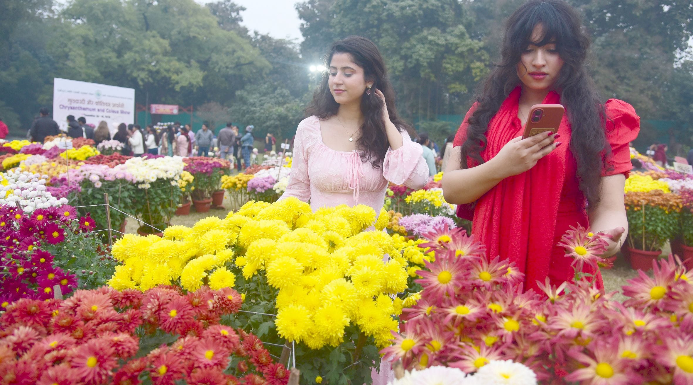 गुलदाउदी व कोलियस पुष्प प्रदर्शनी–2025 रविवार शाम खुशबू, सुकून और अनगिनत यादों को समेटे विदा हो गुलदाउदी व कोलियस पुष्प प्रदर्शनी–2025 रविवार शाम खुशबू, सुकून और अनगिनत यादों को समेटे विदा हो