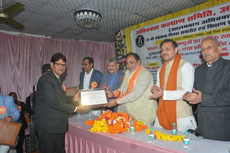 कृष्णानगर में कानपुर रोड पर स्थित गेस्ट हाउस में रविवार दोपहर अधिवक्ता कल्याण समिति, आलमबाग का कृष्णानगर में कानपुर रोड पर स्थित गेस्ट हाउस में रविवार दोपहर अधिवक्ता कल्याण समिति, आलमबाग का
