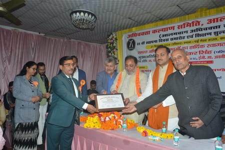 कृष्णानगर में कानपुर रोड पर स्थित गेस्ट हाउस में रविवार दोपहर अधिवक्ता कल्याण समिति, आलमबाग का कृष्णानगर में कानपुर रोड पर स्थित गेस्ट हाउस में रविवार दोपहर अधिवक्ता कल्याण समिति, आलमबाग का