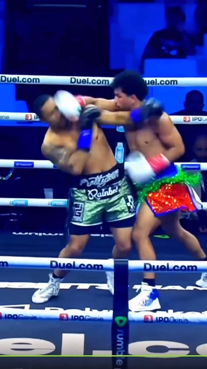  म्बुकवा को मुक्का मारते निशांत देव। स्वयं