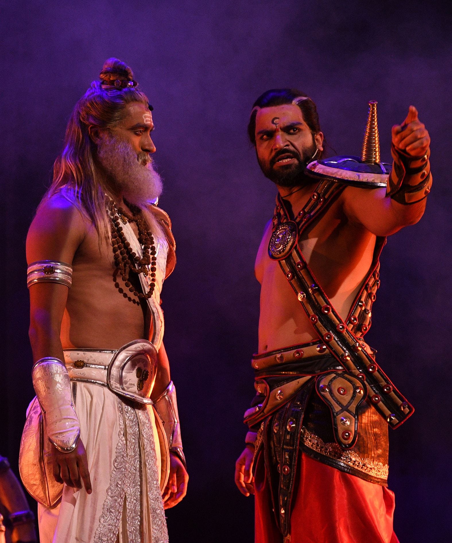 महाभारत की कथा पर आधारित महानाट्य चक्रव्यूह का मंचन रविवार शाम इंदिरा गांधी प्रतिष्ठान के जुपिट