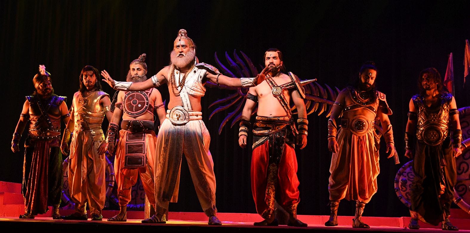 महाभारत की कथा पर आधारित महानाट्य चक्रव्यूह का मंचन रविवार शाम इंदिरा गांधी प्रतिष्ठान के जुपिट