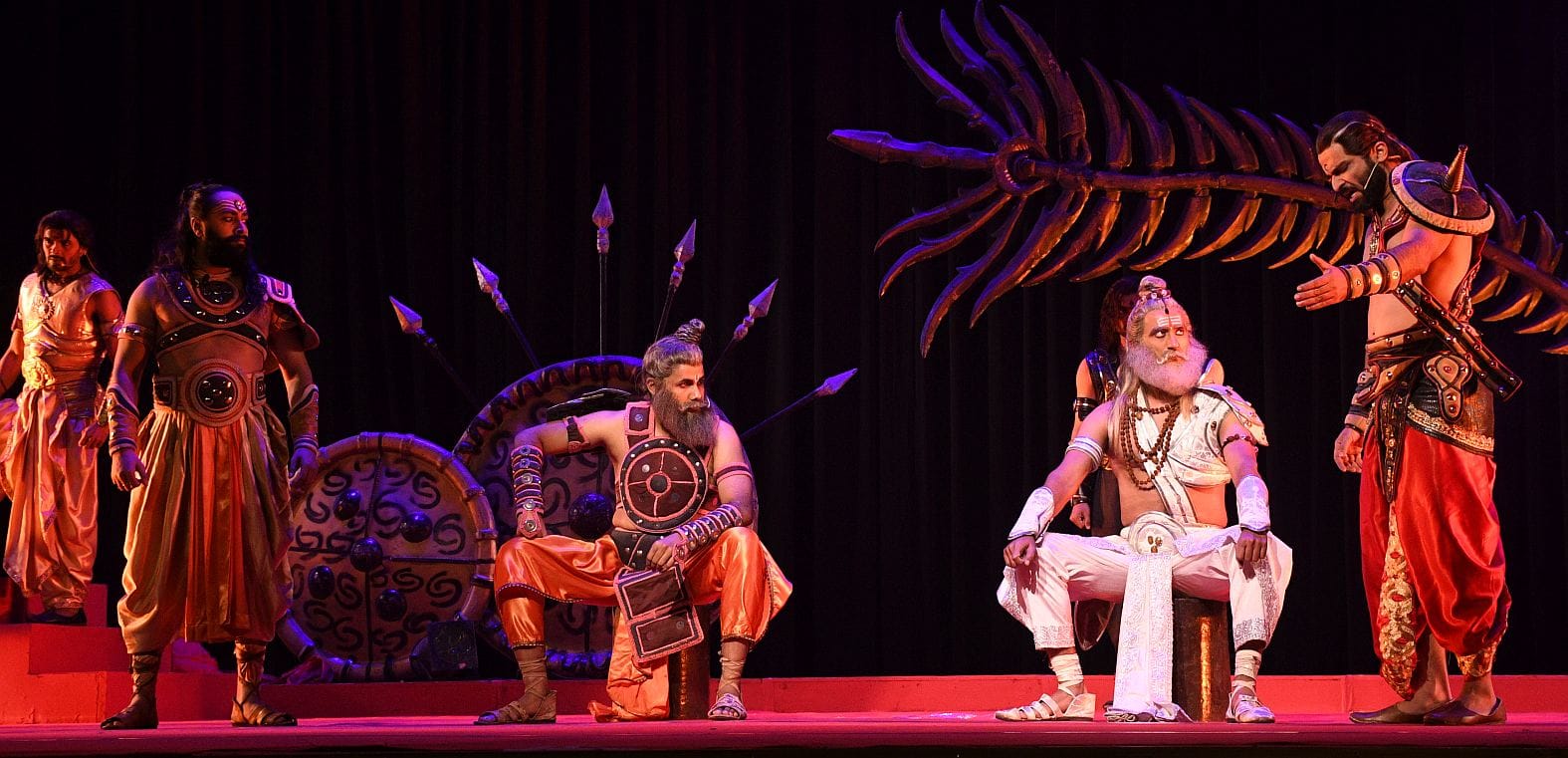 महाभारत की कथा पर आधारित महानाट्य चक्रव्यूह का मंचन रविवार शाम इंदिरा गांधी प्रतिष्ठान के जुपिट