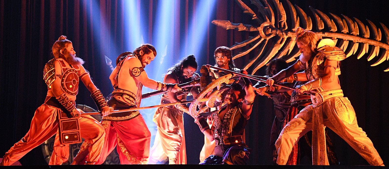 महाभारत की कथा पर आधारित महानाट्य चक्रव्यूह का मंचन रविवार शाम इंदिरा गांधी प्रतिष्ठान के जुपिट