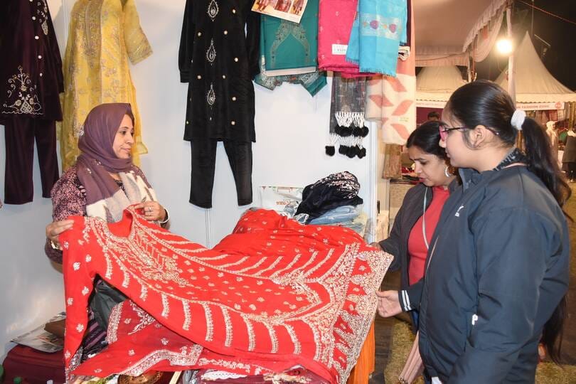 संगीत नाटक अकादमी में अदीरा की ओर से चल रहे तीन दिवसीय सांस्कृतिक उत्सव रिवायत का समापन मुशायरे