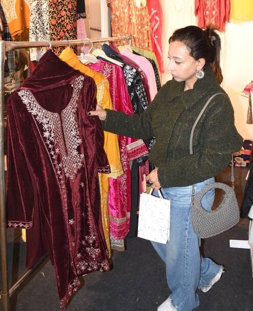 संगीत नाटक अकादमी में अदीरा की ओर से चल रहे तीन दिवसीय सांस्कृतिक उत्सव रिवायत का समापन मुशायरे