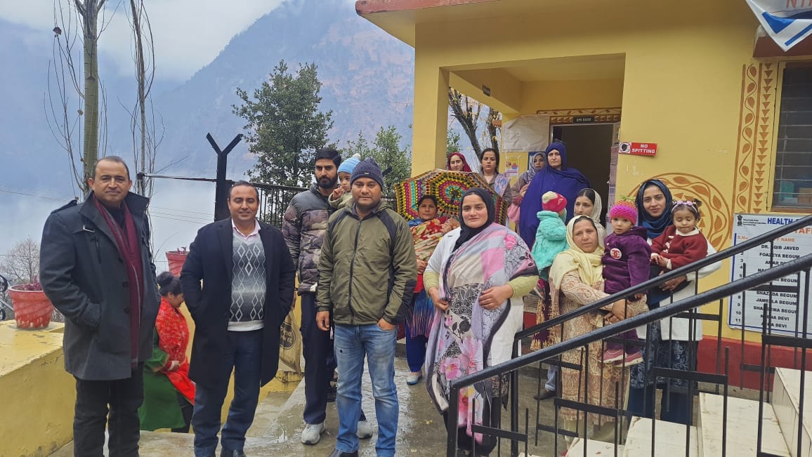 सुशासन सप्ताह का तीसरा दिन: “प्रशासन गाँव की ओर” अभियान के तहत जिला किश्तवाड़ में जन-जन तक पहुँ