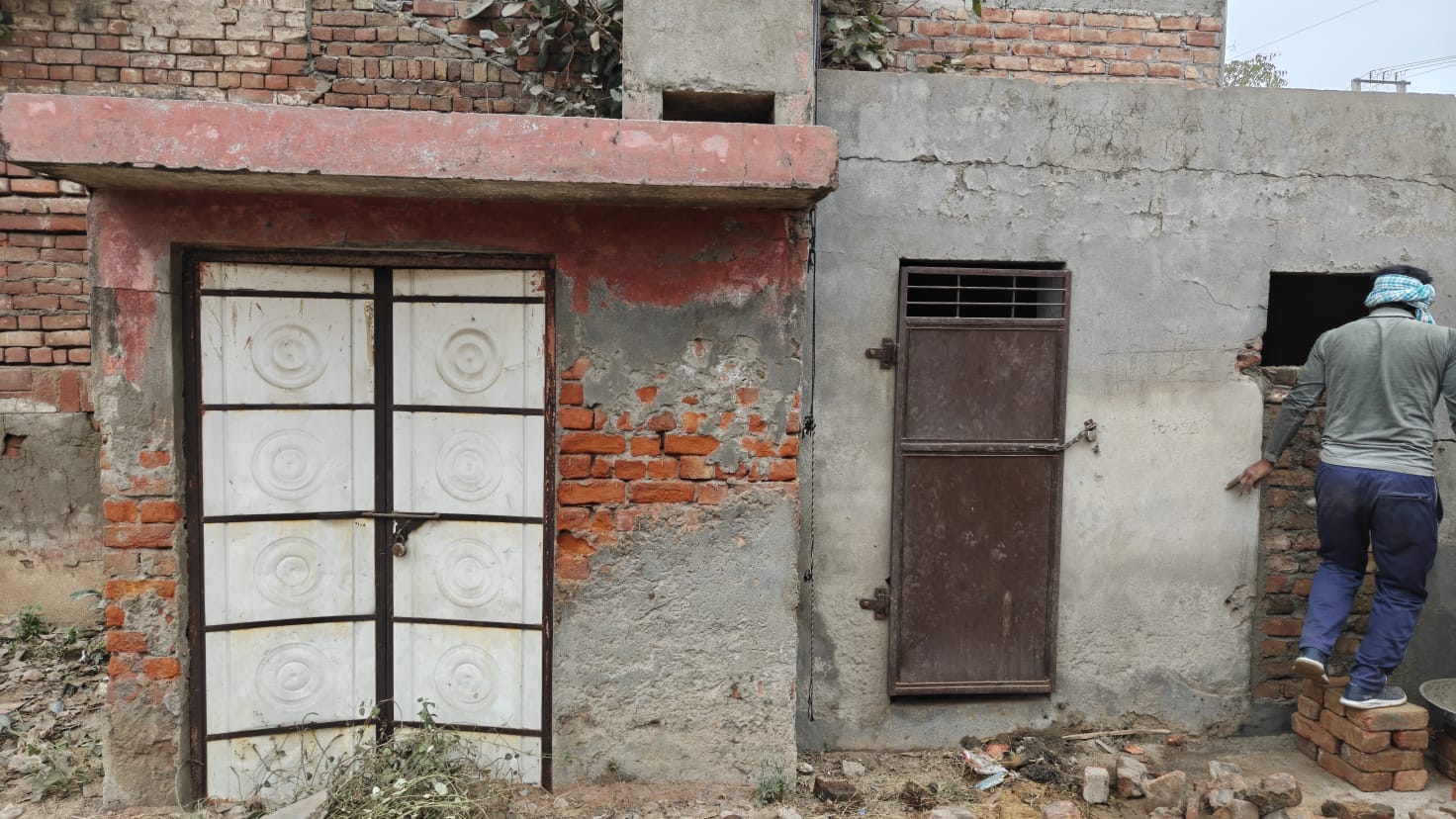 22jjrp16- बेरी स्थित प्राइमरी स्कूल में पढ़ते बच्चे। संवाद
