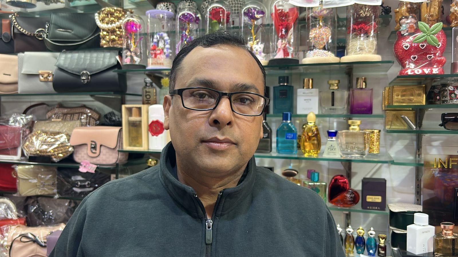 22...रोहतक के आर्य नगर में गली के बीच लगे ट्रांसफार्मर के नीचे खड़ी बाइक व खुले तारों के पास से 22...रोहतक के आर्य नगर में गली के बीच लगे ट्रांसफार्मर के नीचे खड़ी बाइक व खुले तारों के पास से