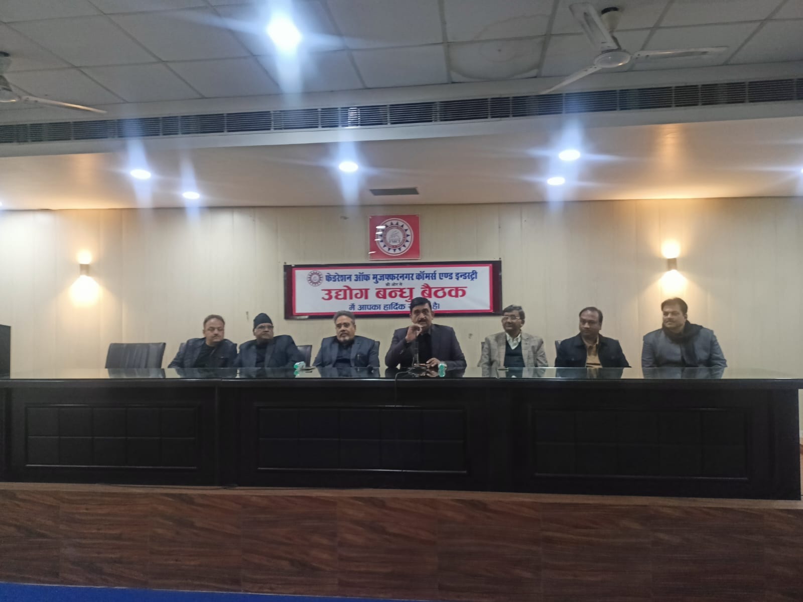 भोपा रोड पर ट्रक में लदे आरडीएफ का नमूना लेते प्रदूषण नियंत्रण विभाग के अधिकारी। स्रोत- स्वयं। भोपा रोड पर ट्रक में लदे आरडीएफ का नमूना लेते प्रदूषण नियंत्रण विभाग के अधिकारी। स्रोत- स्वयं।