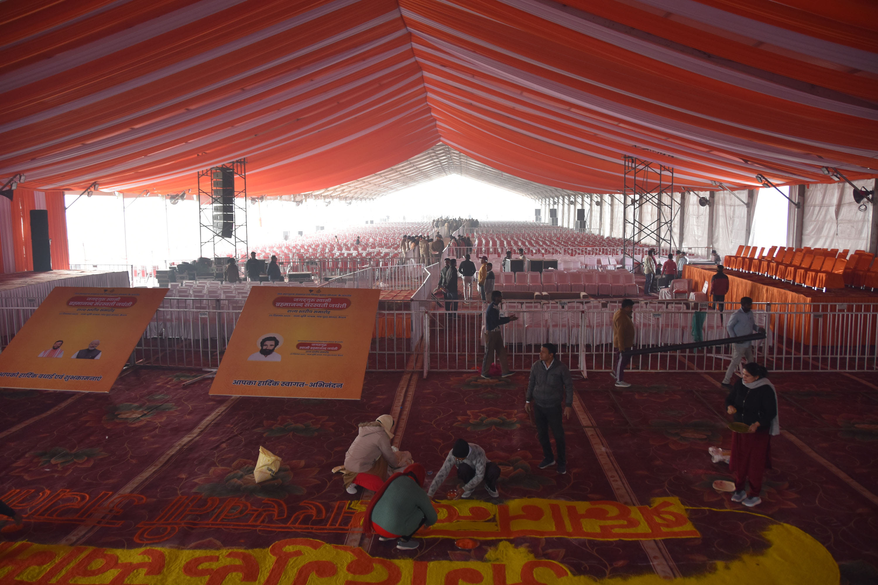 चुहड़ माजरा में समारोह स्थल का निरीक्षण करते एसपी-डीसी।