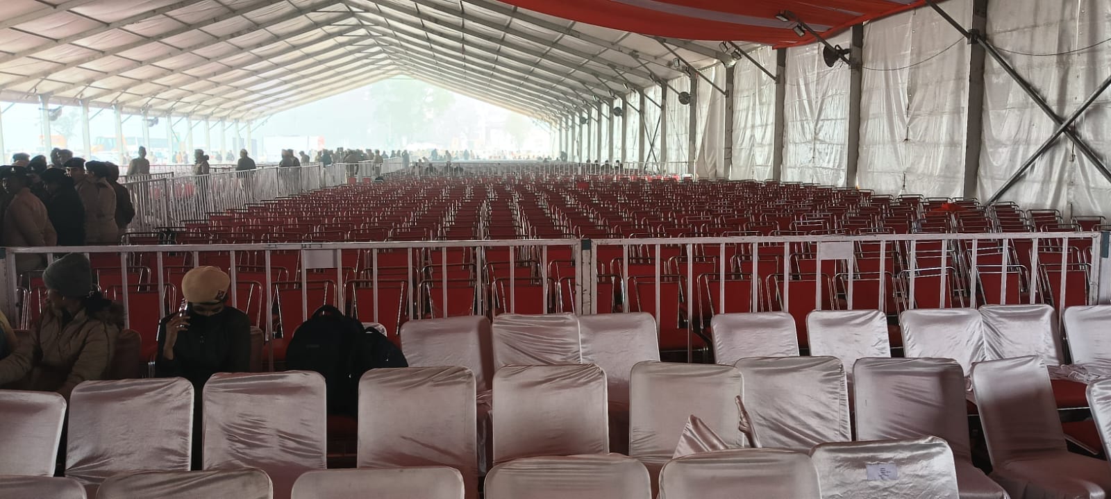 चुहड़ माजरा में समारोह स्थल का निरीक्षण करते एसपी-डीसी।