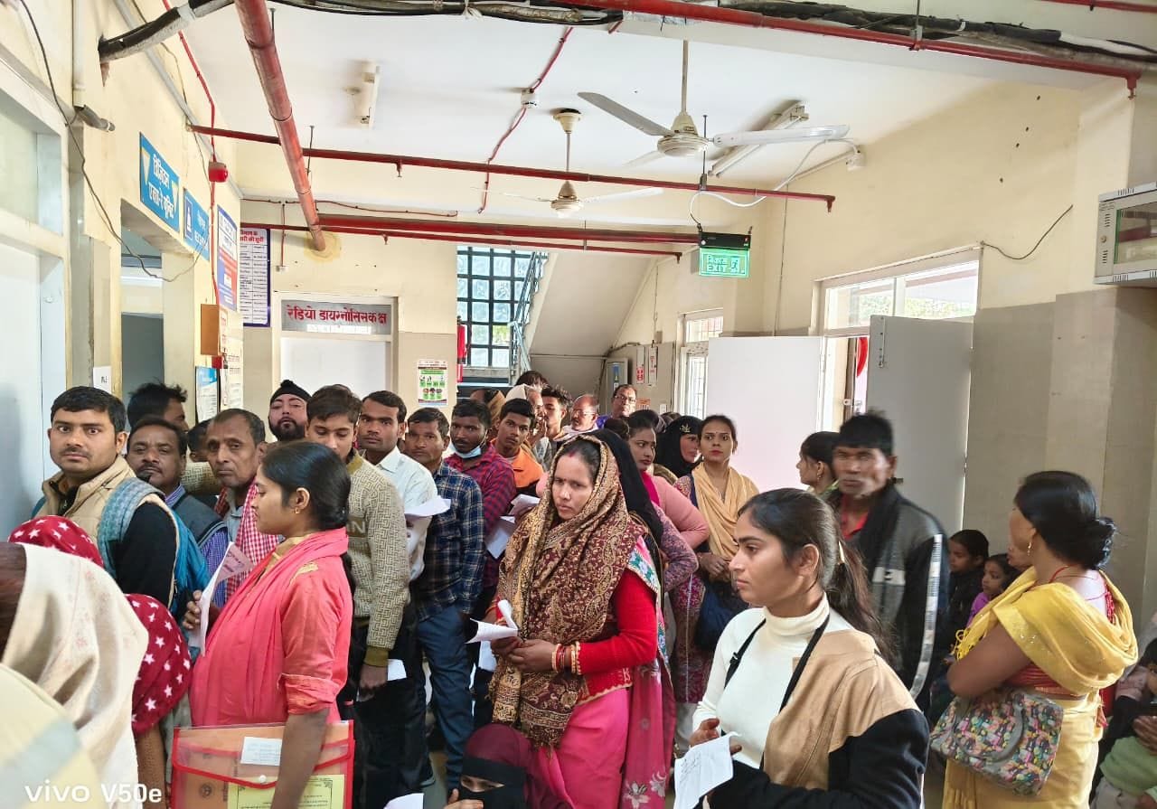 फोटो-7- हसनगंज सीएचसी में बंद रखी अल्ट्रासाउंड मशीन। संवाद फोटो-7- हसनगंज सीएचसी में बंद रखी अल्ट्रासाउंड मशीन। संवाद