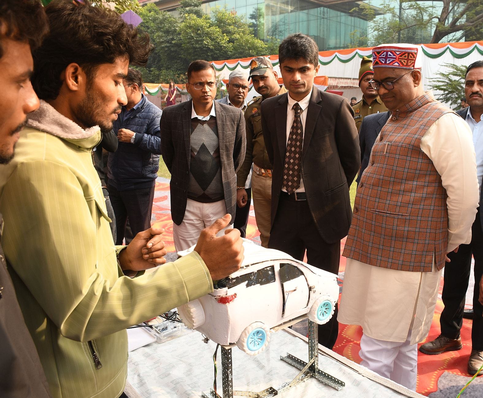 गोमतीनगर स्थित इंदिरा गांधी प्रतिष्ठान के सभागार में सोमवार से तीन दिवसीय राज्य युवा उत्सव की श