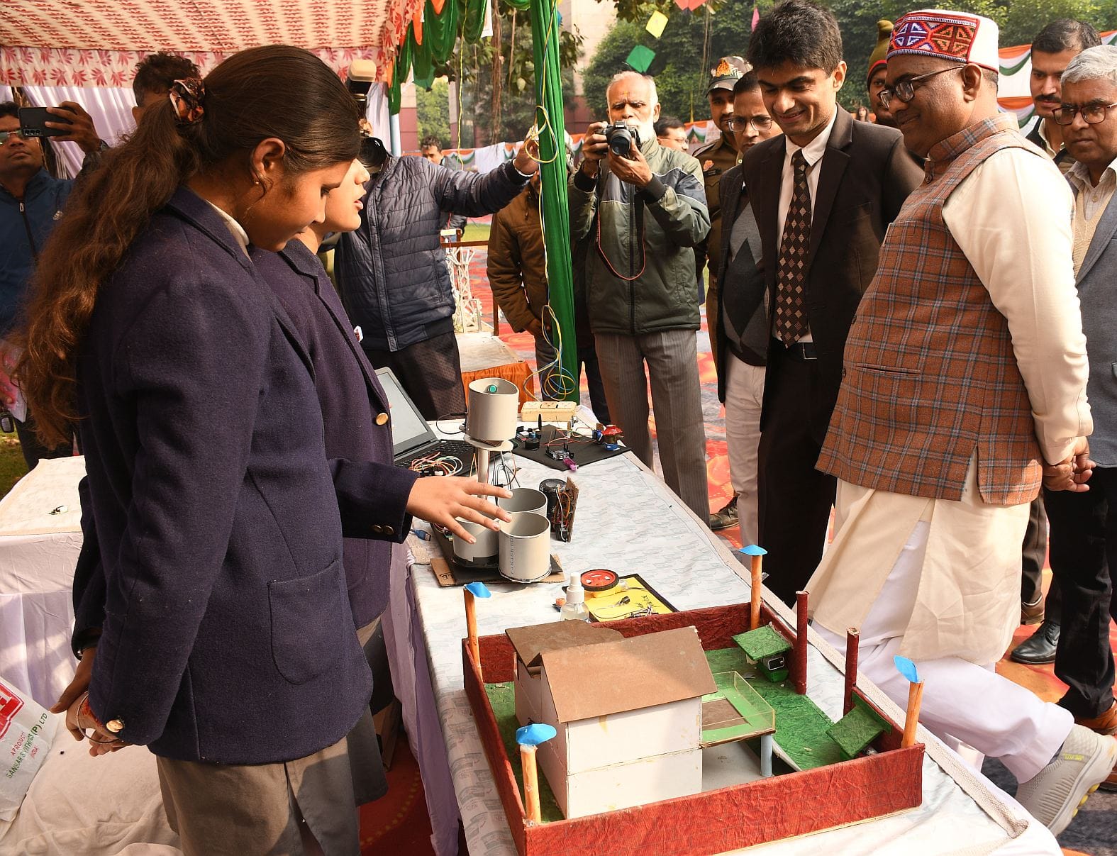 गोमतीनगर स्थित इंदिरा गांधी प्रतिष्ठान के सभागार में सोमवार से तीन दिवसीय राज्य युवा उत्सव की श