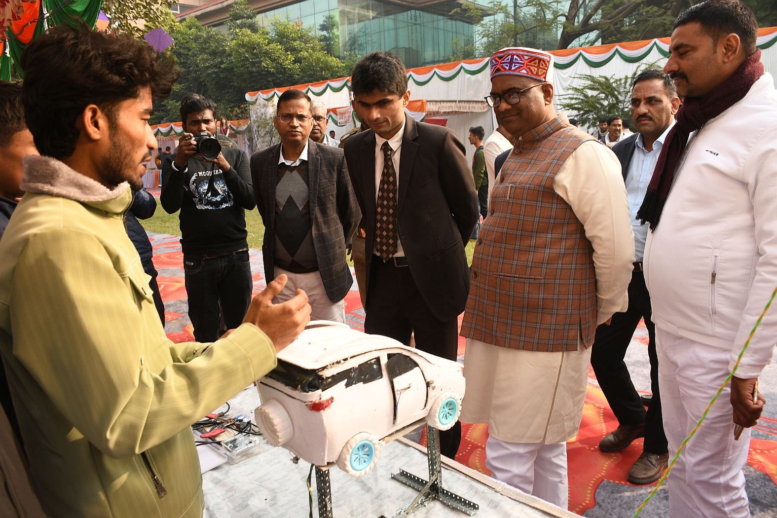 गोमतीनगर स्थित इंदिरा गांधी प्रतिष्ठान के सभागार में सोमवार से तीन दिवसीय राज्य युवा उत्सव की श