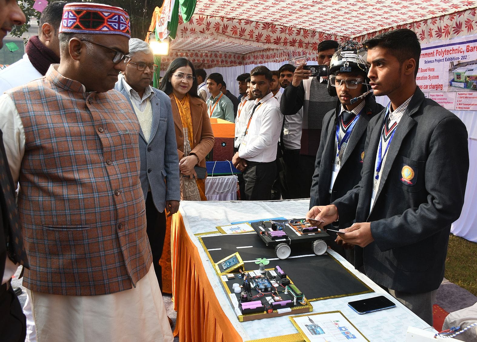 गोमतीनगर स्थित इंदिरा गांधी प्रतिष्ठान के सभागार में सोमवार से तीन दिवसीय राज्य युवा उत्सव की श