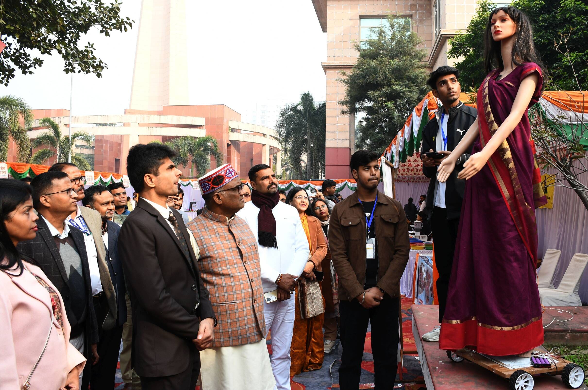 गोमतीनगर स्थित इंदिरा गांधी प्रतिष्ठान के सभागार में सोमवार से तीन दिवसीय राज्य युवा उत्सव की श