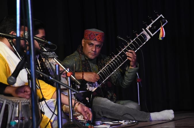 कथक संध्या में लखनऊ घराने की कलाकार स्मृति मिश्रा टंडन और कांतिका मिश्रा की प्रस्तुतियों ने दर्
