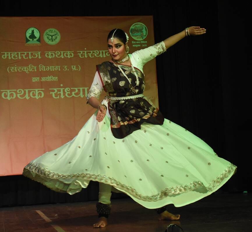 कथक संध्या में लखनऊ घराने की कलाकार स्मृति मिश्रा टंडन और कांतिका मिश्रा की प्रस्तुतियों ने दर्