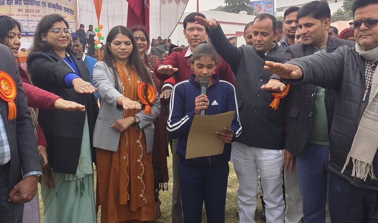 लालपुर स्टेडियम में बेसिक बाल क्रीड़ा प्रतियोगिता में कबड्डी खेलते बच्चे। संवाद लालपुर स्टेडियम में बेसिक बाल क्रीड़ा प्रतियोगिता में कबड्डी खेलते बच्चे। संवाद