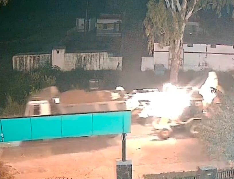 मंडावली के राहतपुर खुर्द में शव पहुंचने पर गमगीन महिलाएं। संवाद मंडावली के राहतपुर खुर्द में शव पहुंचने पर गमगीन महिलाएं। संवाद