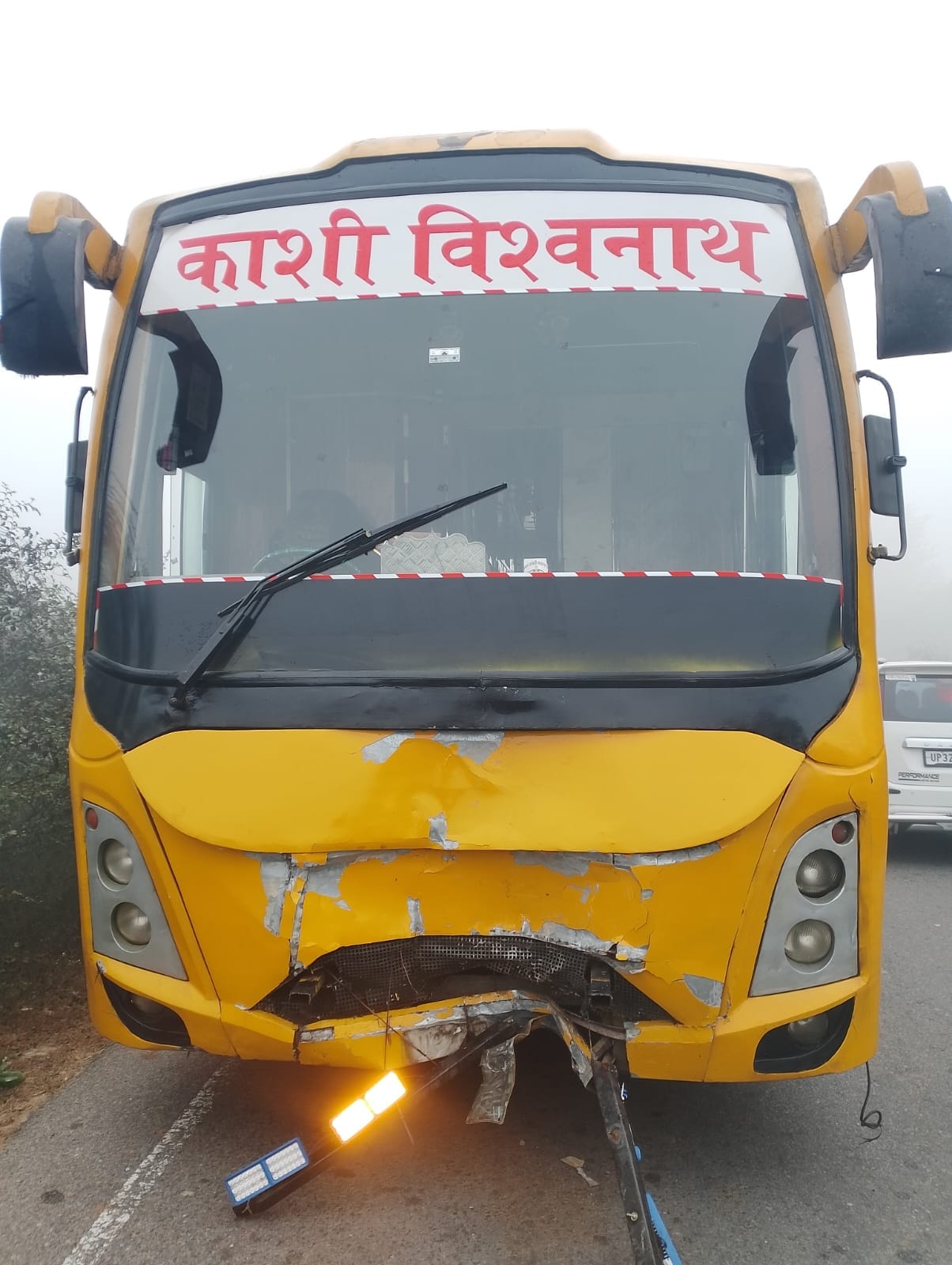 पारा में हुए बस से हुए हादसे में जान गंवाने वाले राहुल। उनके परिजनों ने सड़क पर प्रदर्शन किया।