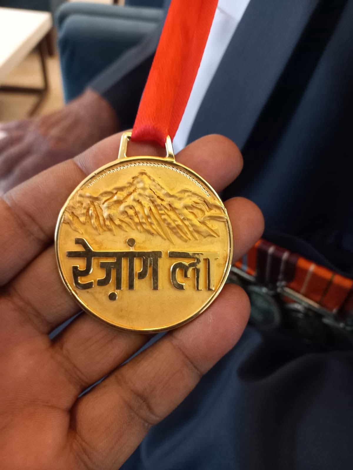 रेजांगला के नायकों को सम्मानित करते यूपी के पूर्व सीएम अखिलेश यादव। स्रोत : प्रवक्ता रेजांगला के नायकों को सम्मानित करते यूपी के पूर्व सीएम अखिलेश यादव। स्रोत : प्रवक्ता