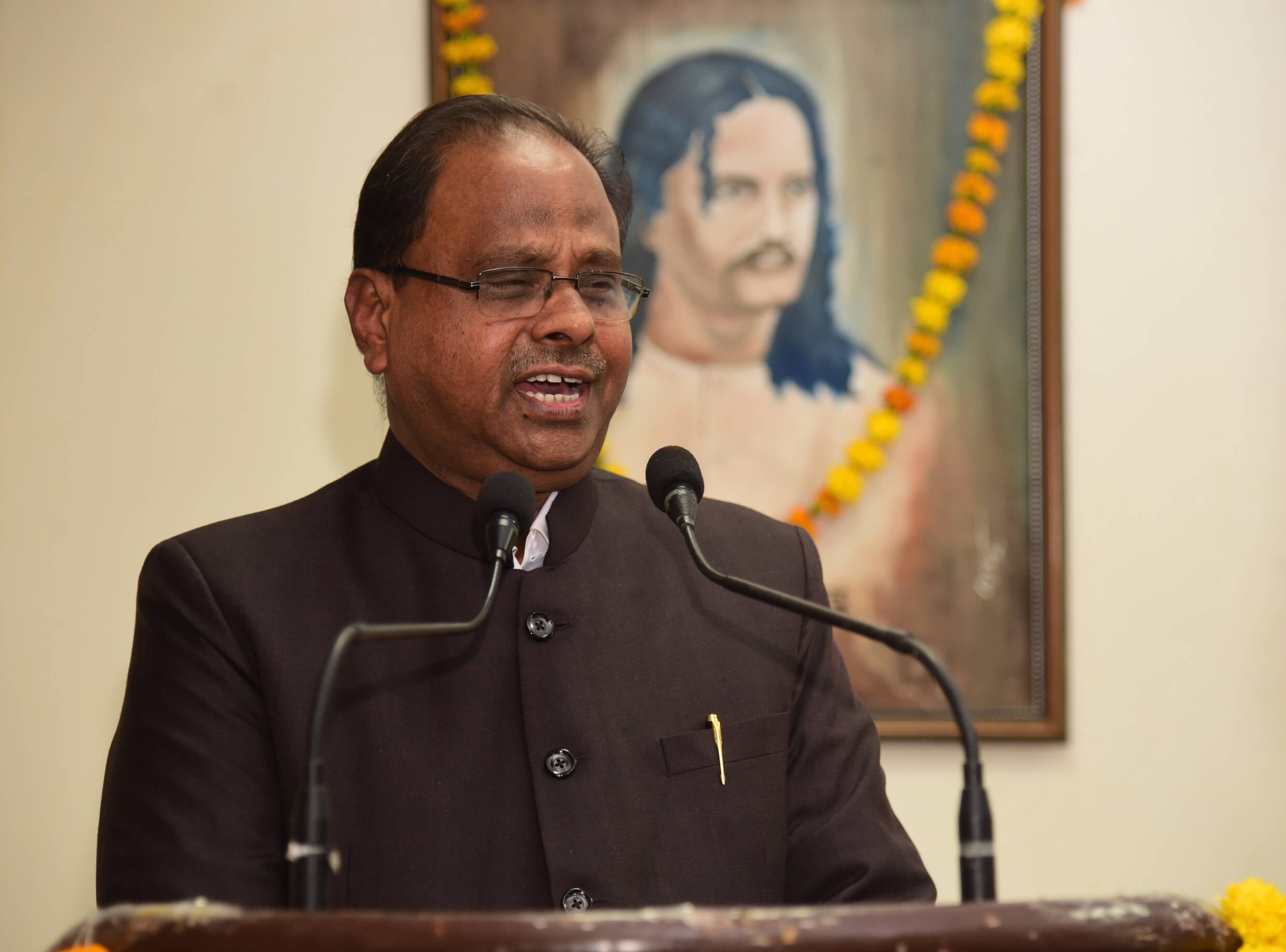उत्तर प्रदेश हिंदी संस्थान की ओर से निराला सभागार में द्वारिका प्रसाद माहेश्वरी एवं चंद्रपाल सि उत्तर प्रदेश हिंदी संस्थान की ओर से निराला सभागार में द्वारिका प्रसाद माहेश्वरी एवं चंद्रपाल सि