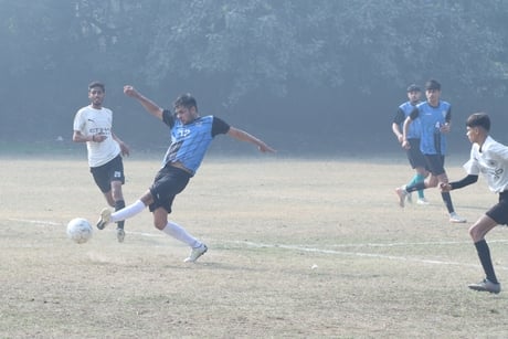 05...रोहतक के पंडित नेकीराम शर्मा राजकीय महाविद्यालय में अंतर महाविद्यालय फुटबॉल प्रतियोगिता मे