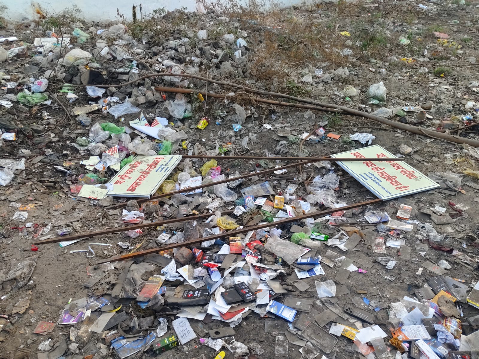 अंबाला छावनी में महेशनगर थाने के पीछे स्थित दुकानें। संवाद अंबाला छावनी में महेशनगर थाने के पीछे स्थित दुकानें। संवाद