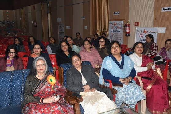 अलीगंज स्थित नेताजी सुभाष चंद्र बोस राजकीय महिला स्नातकोत्तर महाविद्यालय परिसर में मंगलवार को प