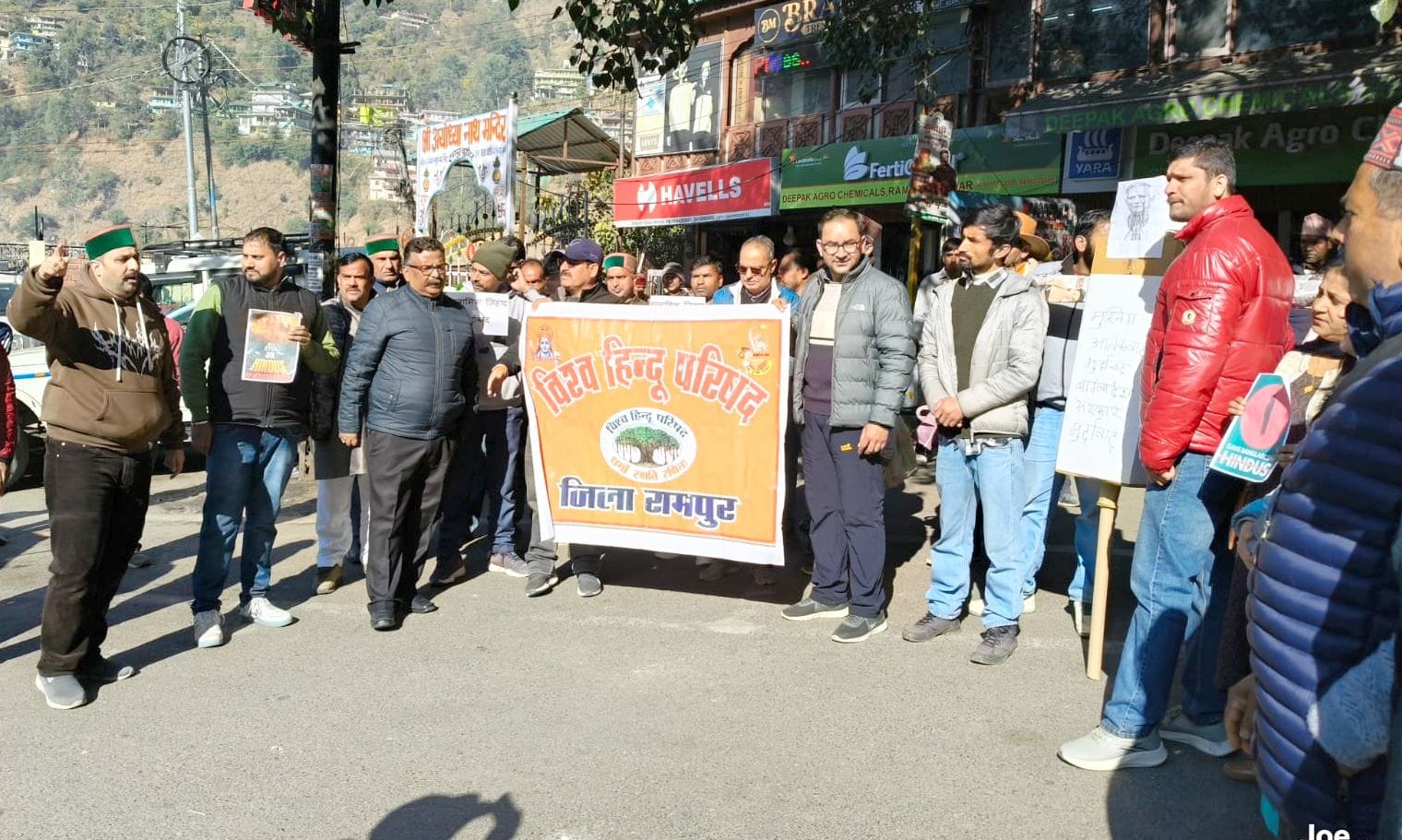  हिंदू युवक की हत्या के विरोध में रामपुर में बांग्लादेशी सरकार और आतंकवाद का फूंका पुतला। संवाद