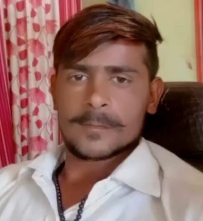 जैतीपुर में हुए हादसे में क्षतिग्रस्त बाइक। स्रोत: जागरुक पाठक