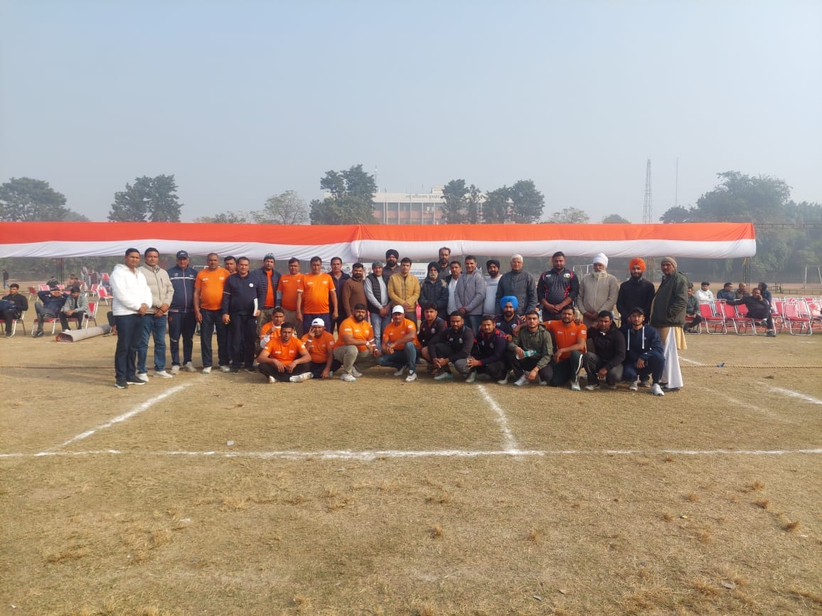 कुरुक्षेत्र में आयोजित बाक्सिंग में जीत के बाद विजेता खिलाड़ी। कुरुक्षेत्र में आयोजित बाक्सिंग में जीत के बाद विजेता खिलाड़ी।
