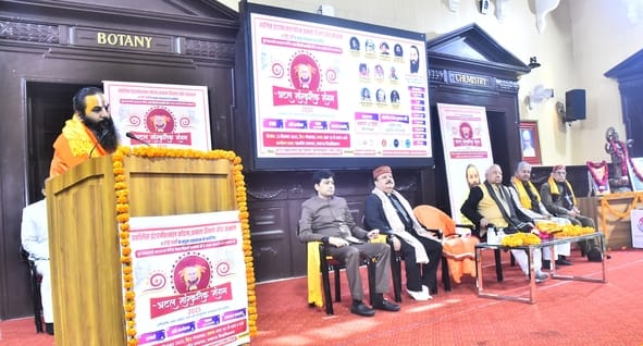 लखनऊ विश्वविद्यालय के मालवीय सभागार में मंगलवार को अलग-अलग क्षेत्रों की छह विभूतियों को सम्मानि