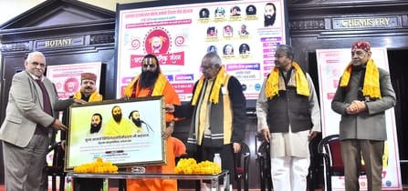 लखनऊ विश्वविद्यालय के मालवीय सभागार में मंगलवार को अलग-अलग क्षेत्रों की छह विभूतियों को सम्मानि