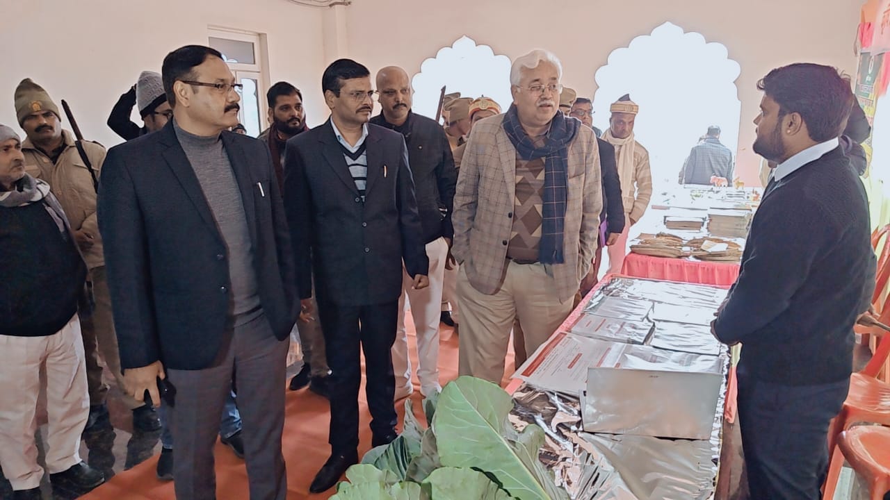 मगहर के कबीर आडोटोरिया में किसान दिवस पर सम्मानित किसान-स्रोत सूचना मगहर के कबीर आडोटोरिया में किसान दिवस पर सम्मानित किसान-स्रोत सूचना