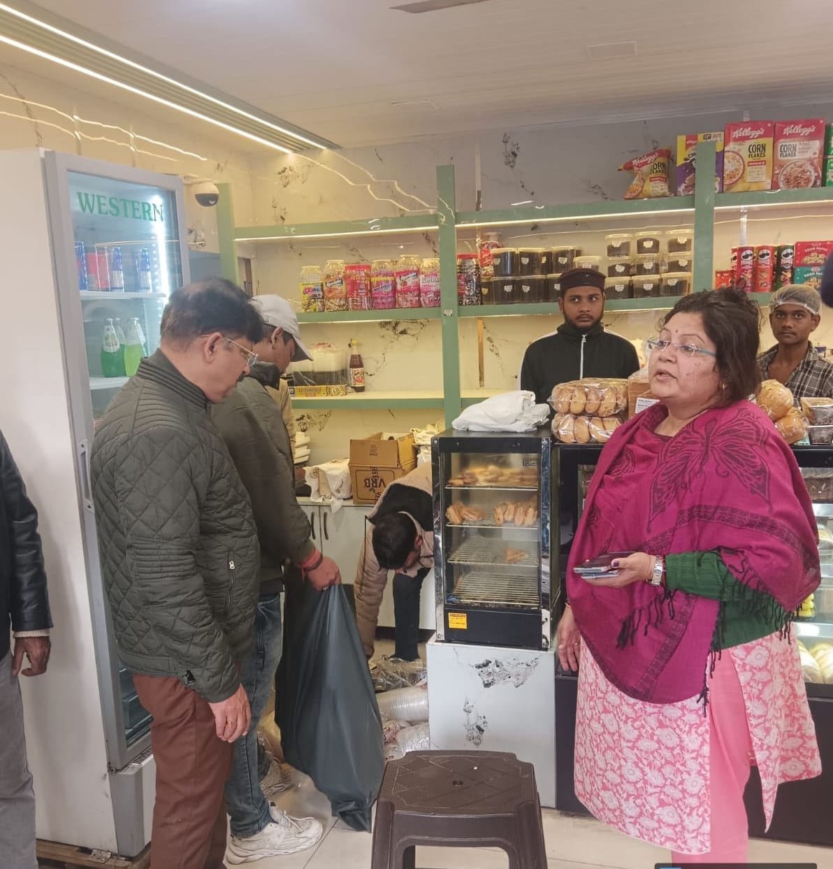 नगर निगम ने मारा छापा।