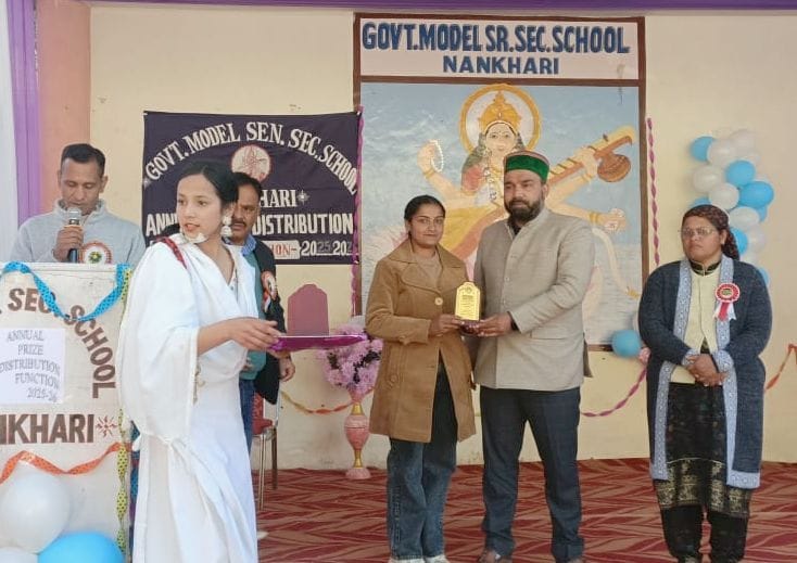 ननखड़ी स्कूल के वार्षिक समारोह में प्रस्तुतियां देती छात्राएं। स्रोत : स्कूल प्रबंधन ननखड़ी स्कूल के वार्षिक समारोह में प्रस्तुतियां देती छात्राएं। स्रोत : स्कूल प्रबंधन