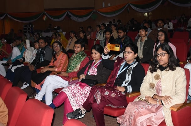 राज्य युवा उत्सव 2025-26 के दूसरे दिन लोकनृत्य और लोकगीतों की मनमोहक प्रस्तुतियों ने दर्शकों को